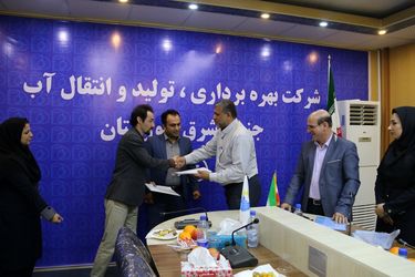 برای نخستین بار در جهان "طرح حذف شوری آب با استفاده از توپ های بتنی جاذب مواد شوری " در شرکت آب جنوب شرق عملیاتی می شود