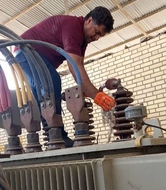 مقره های تابلوی برق ایستگاه پمپاژ ریزگردها تعویض شد