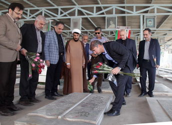 پاسداشت روز شهید با حضور مقامات سازمان آب و برق خوزستان در گلزار شهدای اهواز