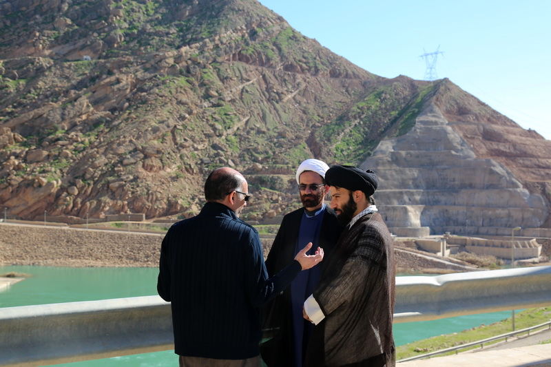 بازدید امام جمعه شهرستان اندیکا از مجموعه سد و نیروگاه مسجدسلیمان