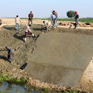 تعمیر اساسی کانال انتقال آب به کارخانه نیشکر کارون توسط شرکت آبیاری کارون بزرگ