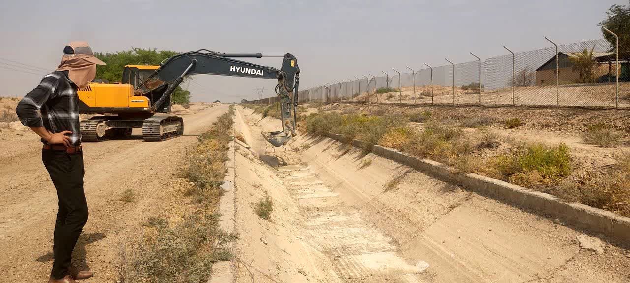 کانال های فرعی شبکه شهید رجایی امیدیه لایروبی شدند