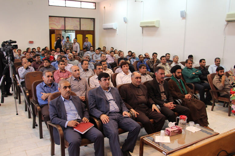 کارگران نمونه سد و نیروگاه دز تجلیل شدند