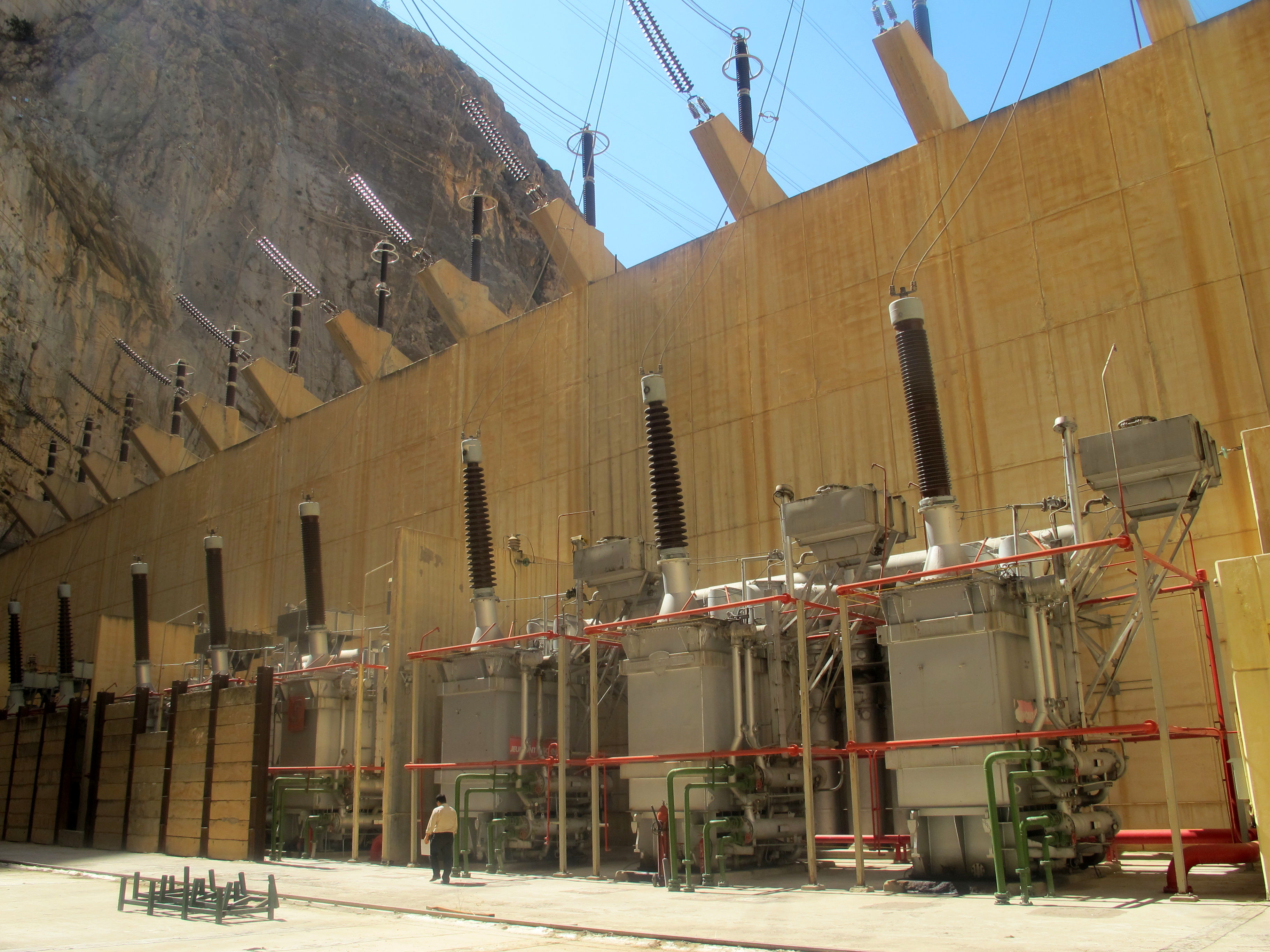 تجهیز 3 واحد نیروگاهی در سد شهید عباسپور