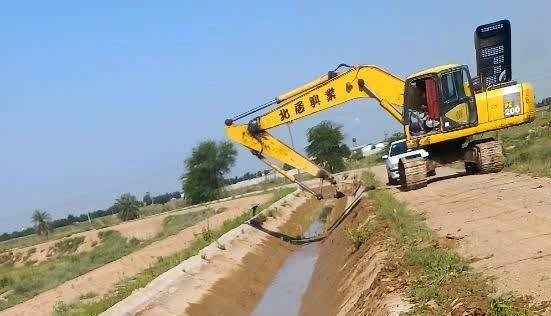   کانال غربی و کانال های درجه دو شبکه آبیاری میانآب شوشتر  لایروبی شد