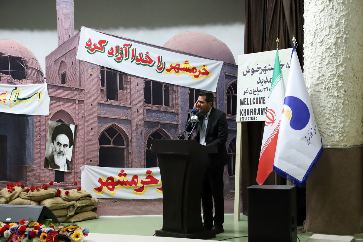 آئین بزرگداشت سالروز آزادی خرمشهر و حماسه سازی مردم دزفول به روایت تصویر      سالن آمفی تئاتر سازمان آب و برق خوزستان
