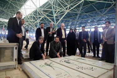 پاسداشت روز شهید با حضور مقامات سازمان آب و برق خوزستان در گلزار شهدای اهواز