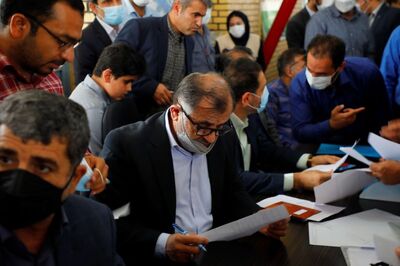 میز خدمت سازمان آب و برق خوزستان در مصلی نماز جمعه شهرستان ایذه برگزار شد