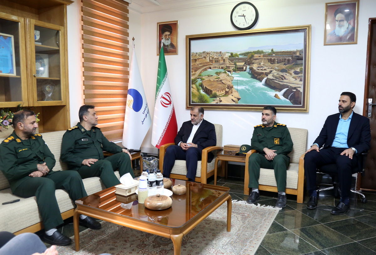 دیدار فرماندهان بسیج با مدیر عامل سازمان آب و برق خوزستان